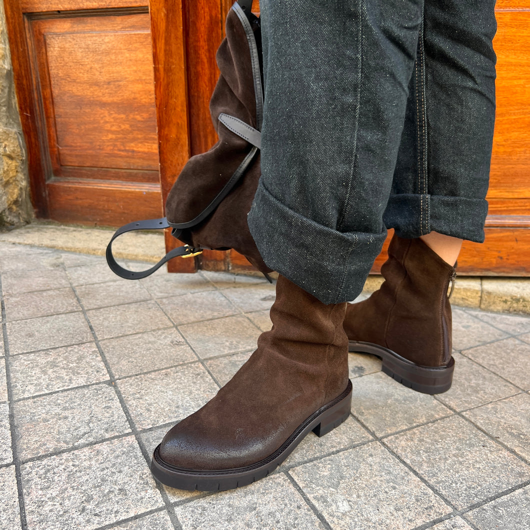Boots Semelle Crantée Zippé Arrière en Daim Marron Foncé