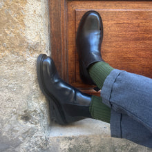 Load image into Gallery viewer, Chelsea boots en Cuir Noir
