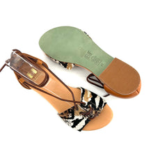 Charger l'image dans la galerie, Sandale en Cuir Camel et Poulain Imprimé "Vache"
