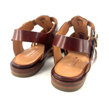 Load image into Gallery viewer, Sandale Méduse en Cuir Cognac
