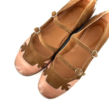 Load image into Gallery viewer, Ballerine Double Bride en Daim Sable et Cuir Rose
