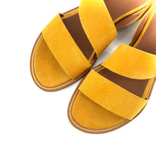 Load image into Gallery viewer, Sandale en Daim Ocre
