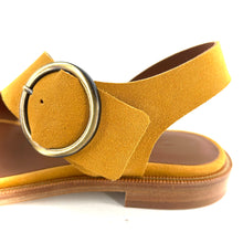 Load image into Gallery viewer, Sandale en Daim Ocre
