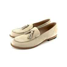 Charger l'image dans la galerie, Mocassin à Pompons en Nubuck Craie
