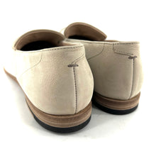 Charger l'image dans la galerie, Mocassin à Pompons en Nubuck Craie
