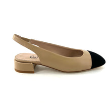 Charger l&#39;image dans la galerie, Ballerine Talon Ouvert  en Cuir Beige et Daim Noir
