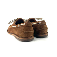 Load image into Gallery viewer, Derby "Chaussure Bateau" en Daim Marron
