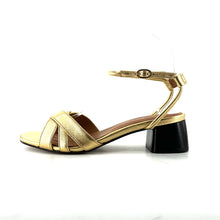 Load image into Gallery viewer, Sandale UNA Petit Talon Trotteur en Cuir Doré
