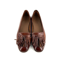 Load image into Gallery viewer, Mocassin Pompons et Patte Frangée en Cuir Cognac
