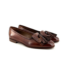Load image into Gallery viewer, Mocassin Pompons et Patte Frangée en Cuir Cognac

