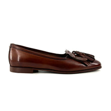 Load image into Gallery viewer, Mocassin Pompons et Patte Frangée en Cuir Cognac
