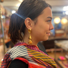 Load image into Gallery viewer, Grande Boucle d&#39;Oreille à Clips LOULOU en Métal Doré à l&#39;Or Fin
