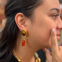 Charger l&#39;image dans la galerie, Boucle d&#39;Oreille à Clips LOULOU en Métal Doré et Cornaline
