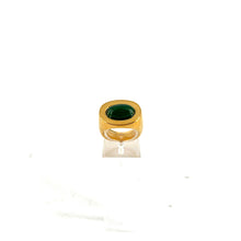 Charger l&#39;image dans la galerie, Large Bague Ovale en Plaqué et Cabochon Vert
