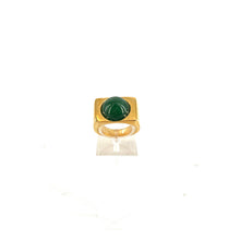 Charger l&#39;image dans la galerie, Large Bague Rectangulaire en Plaqué Or et Cabochon en Onyx Vert
