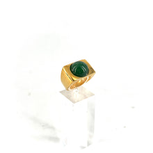Charger l&#39;image dans la galerie, Large Bague Rectangulaire en Plaqué Or et Cabochon en Onyx Vert
