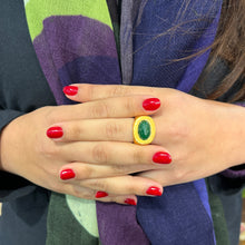 Charger l&#39;image dans la galerie, Large Bague Ovale en Plaqué et Cabochon Vert
