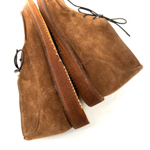 Load image into Gallery viewer, Chaussure Lacets Semi-Montante Semelle Vibram en Daim Camel
