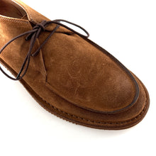 Load image into Gallery viewer, Chaussure Lacets Semi-Montante Semelle Vibram en Daim Camel
