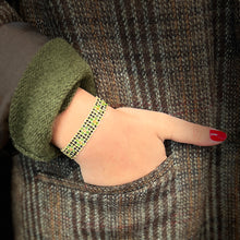 Load image into Gallery viewer, Bracelet en Maille Tissée en Vermeil et Pierres Semi-Précieuses
