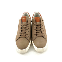 Load image into Gallery viewer, Basket SPARK CLAY en Nubuck Taupe et Cuir Camel
