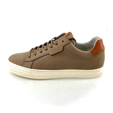 Load image into Gallery viewer, Basket SPARK CLAY en Nubuck Taupe et Cuir Camel
