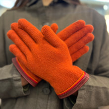 Load image into Gallery viewer, Gants Tactiles en Laine Orange et Finitions Cuir Multicolores
