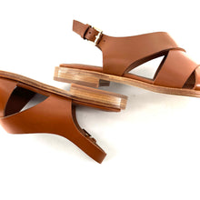 Charger l&#39;image dans la galerie, Sandale Brides Croisées en Cuir Camel
