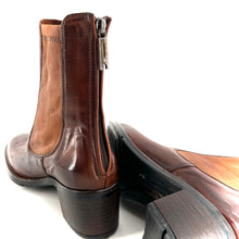 Load image into Gallery viewer, Boots Talon Trotteur Zippé Arrière en Cuir et Cuir Stretch Cognac

