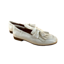 Load image into Gallery viewer, Mocassin Ultra-Souple en Cuir Blanc
