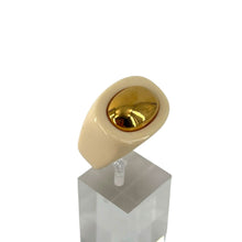 Charger l'image dans la galerie, Large Bague en Acétate Ivoire et Cabochon Plaqué Or
