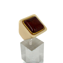 Charger l'image dans la galerie, Large Bague Carrée en Acétate Ivoire et Cabochon Bordeaux
