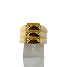 Load image into Gallery viewer, Large Bague en Acétate Ivoire Décor Plaqué Or
