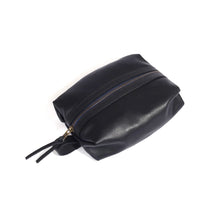 Charger l'image dans la galerie, Trousse de Toilette ZAZOU en Cuir Lisse Noir
