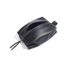 Charger l'image dans la galerie, Trousse de Toilette ZAZOU en Cuir Lisse Noir
