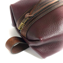 Charger l'image dans la galerie, Trousse de Toilette ZAZOU en Cuir Marron Brun
