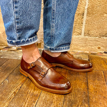 Load image into Gallery viewer, Chaussure Double Boucle en Cuir Camel
