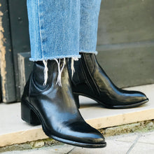 Charger l'image dans la galerie, Boots Talon Trotteur en Cuir et Cuir Stretch Noir
