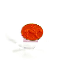 Charger l&#39;image dans la galerie, Large Bague en Plexiglas Fuschia et Résine Orange Motif Lion
