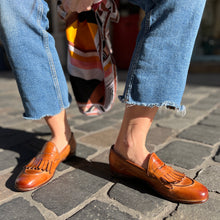 Charger l&#39;image dans la galerie, Mocassin Frangé en Cuir Lavé Camel
