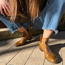 Charger l&#39;image dans la galerie, Boots Tige Courte en Cuir Lavé Fango
