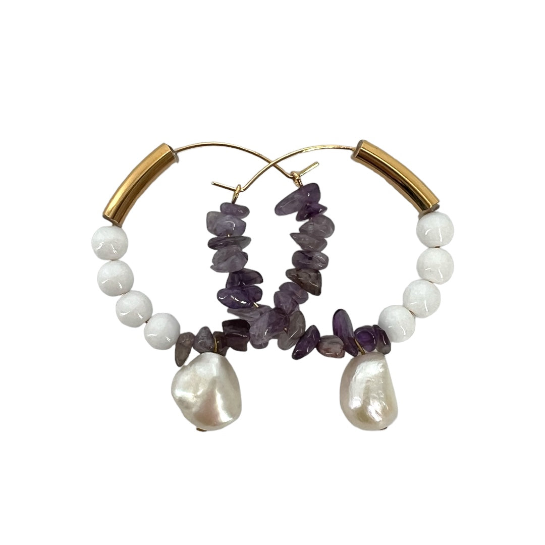 Boucles D'oreilles Créoles Plaquées Or Avec Rangée De Pierres Améthyste - Neuf Avec étiquettes